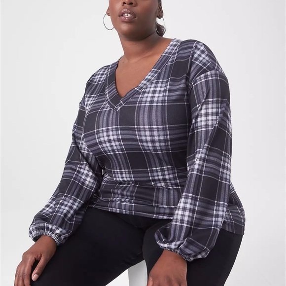 ❤️2/$15 or 3/$21❤️Lane Bryant Black/White Plaid Long Sleeve Top, Size 18/20 - Picture 2 of 10
